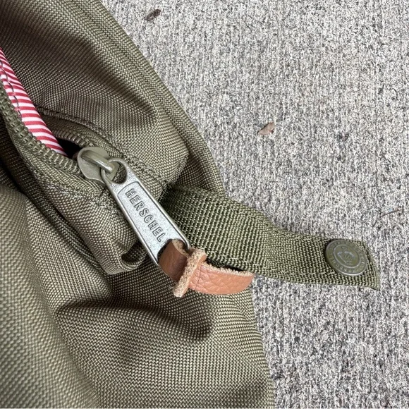 Herschel Supply Duffle Bag Army Olive Green Canvas Tote Weekender Carryall - Picture 7 of 11